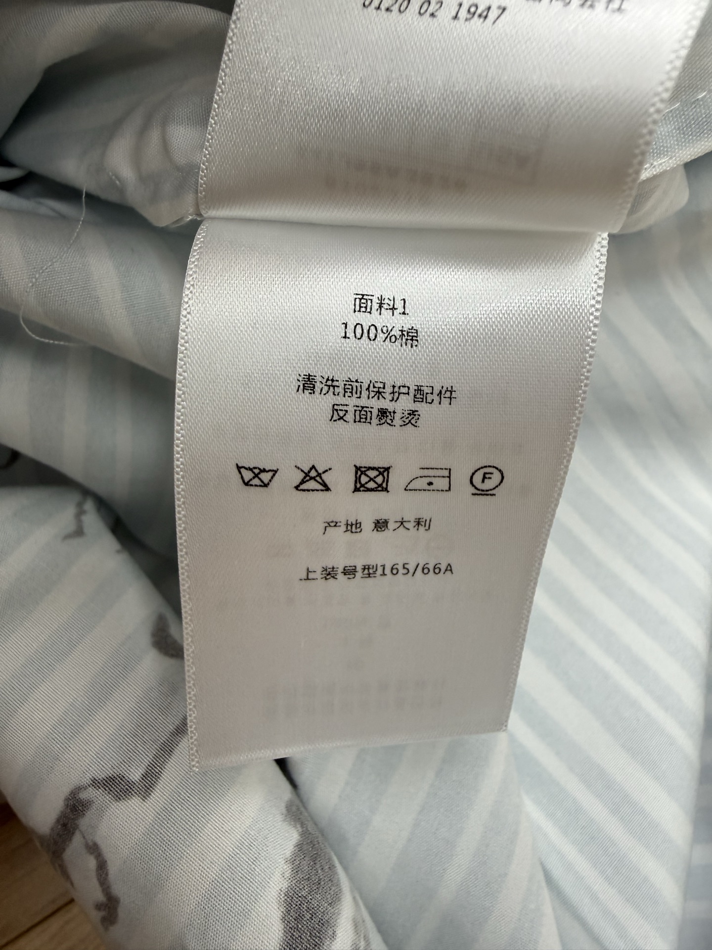 D家 2026夏季新款 蓝白条纹长款衬衫裙 清新治愈的蓝白竖条纹自带清爽夏日氛围 经典翻领版型利落大方 D家 2026夏季新款 蓝白条纹长款衬衫裙 清新治愈的蓝白竖条纹自带清爽夏日氛围 经典翻领版型利落大方