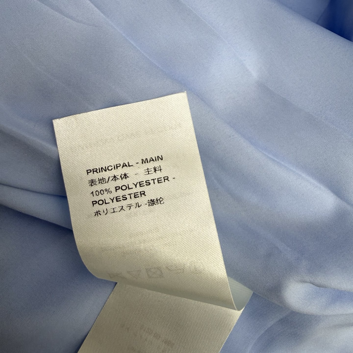 L家 26夏季新款 蓝色花苞短裙 采用轻盈微透面料 高腰版型拉高腰线显腿长一绝 层叠裙摆设计 前拉链+金