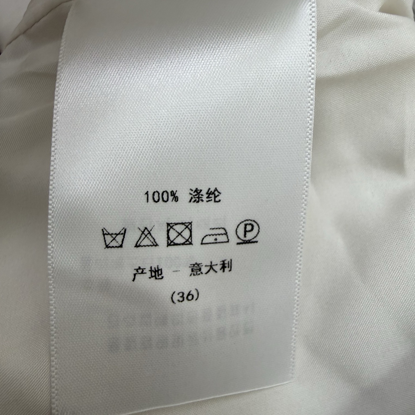 D家 26夏季新款 花卉印花套装 翻领长袖衬衫+高腰短裤 面料顺滑垂坠 轻薄丝滑自带柔光质感 满幅暗纹老