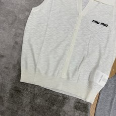 Miu家 26夏季新款 polo针织背心,超薄透气针织面料,上身轻盈不闷,夏日空调房、日常出街都适配,经 Miu家 26夏季新款 polo针织背心,超薄透气针织面料,上身轻盈不闷,夏日空调房、日常出街都适配,经