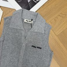 Miu家 26夏季新款 polo针织背心,超薄透气针织面料,上身轻盈不闷,夏日空调房、日常出街都适配,经 Miu家 26夏季新款 polo针织背心,超薄透气针织面料,上身轻盈不闷,夏日空调房、日常出街都适配,经