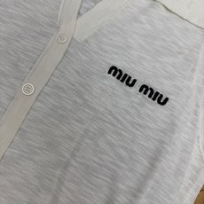 Miu家 26夏季新款 polo针织背心,超薄透气针织面料,上身轻盈不闷,夏日空调房、日常出街都适配,经 Miu家 26夏季新款 polo针织背心,超薄透气针织面料,上身轻盈不闷,夏日空调房、日常出街都适配,经