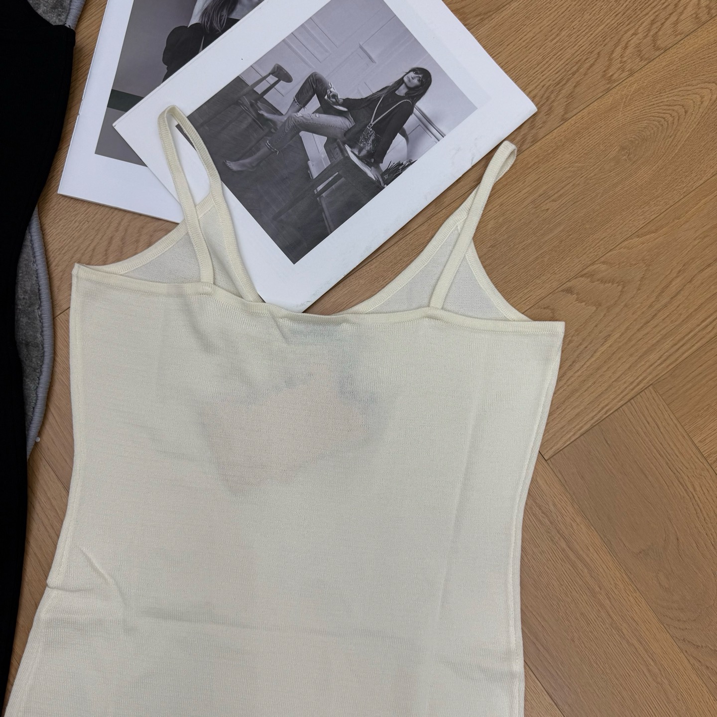 Miu家 26夏季新款 针织吊带短裙，纯欲氛围感拉满的基础刚需单品！，细腻针织面料轻薄透气，贴肤软糯不闷