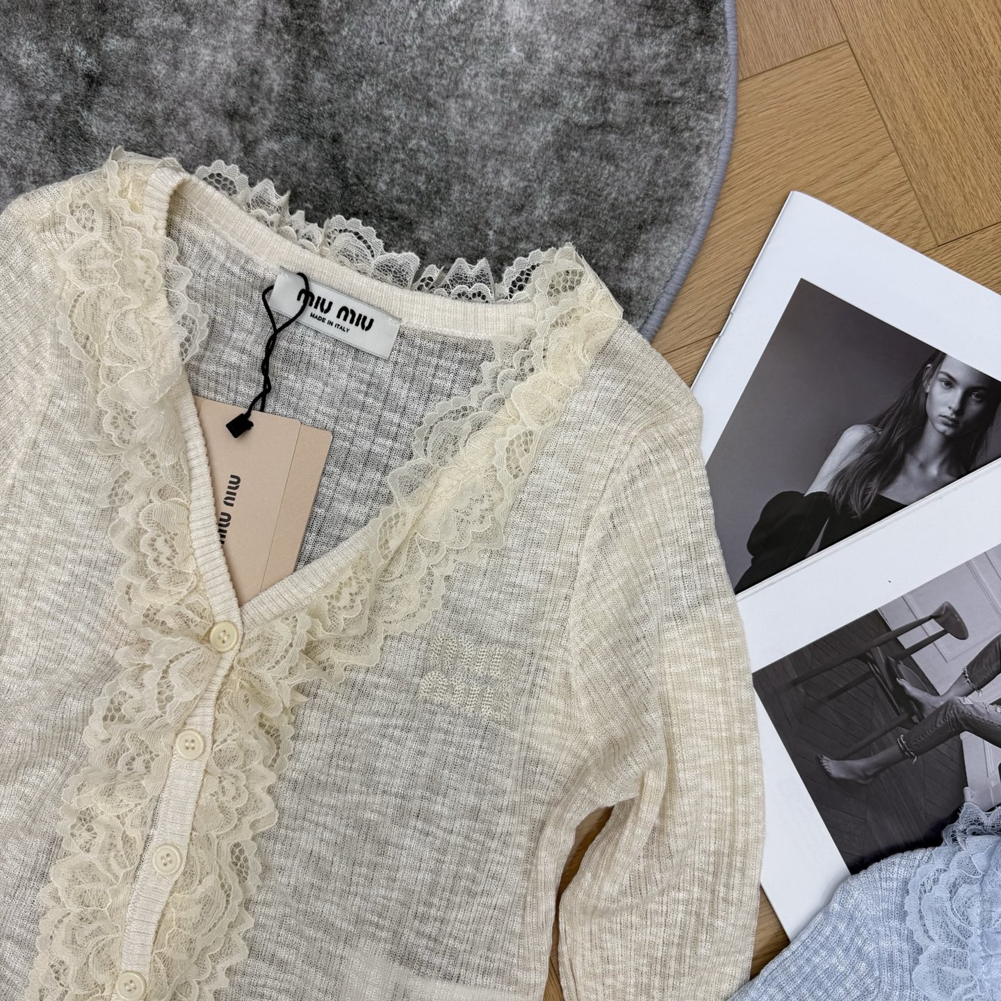 Miu家 26夏季新款 蕾丝花边针织开衫，甜妹本命温柔小上衣！轻薄肌理针织面料，透气不闷，双层立体蕾丝花