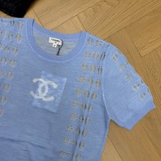 小香家 26夏季新款 镂空双C针织短袖上衣,春夏透气刚需针织小衫,轻薄镂空冰丝针织面料,通透不闷,自带松 小香家 26夏季新款 镂空双C针织短袖上衣,春夏透气刚需针织小衫,轻薄镂空冰丝针织面料,通透不闷,自带松