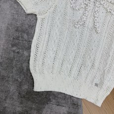 小香家 26夏季新款 小钻花朵镂空针织短袖,富家千金温柔风天花板单品!透气镂空麻感针织面料,自带细闪银丝 小香家 26夏季新款 小钻花朵镂空针织短袖,富家千金温柔风天花板单品!透气镂空麻感针织面料,自带细闪银丝