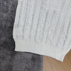 小香家 26夏季新款 小钻花朵镂空针织短袖,富家千金温柔风天花板单品!透气镂空麻感针织面料,自带细闪银丝 小香家 26夏季新款 小钻花朵镂空针织短袖,富家千金温柔风天花板单品!透气镂空麻感针织面料,自带细闪银丝
