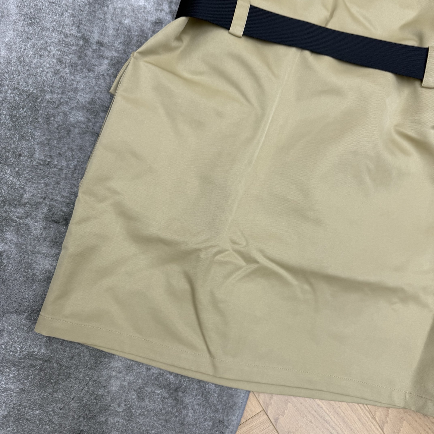 D家 26夏季新款 工装无袖衬衫裙 面料挺括 翻领肩章设计 上下工装口袋层次丰富 细节感拉满 附赠黑色机