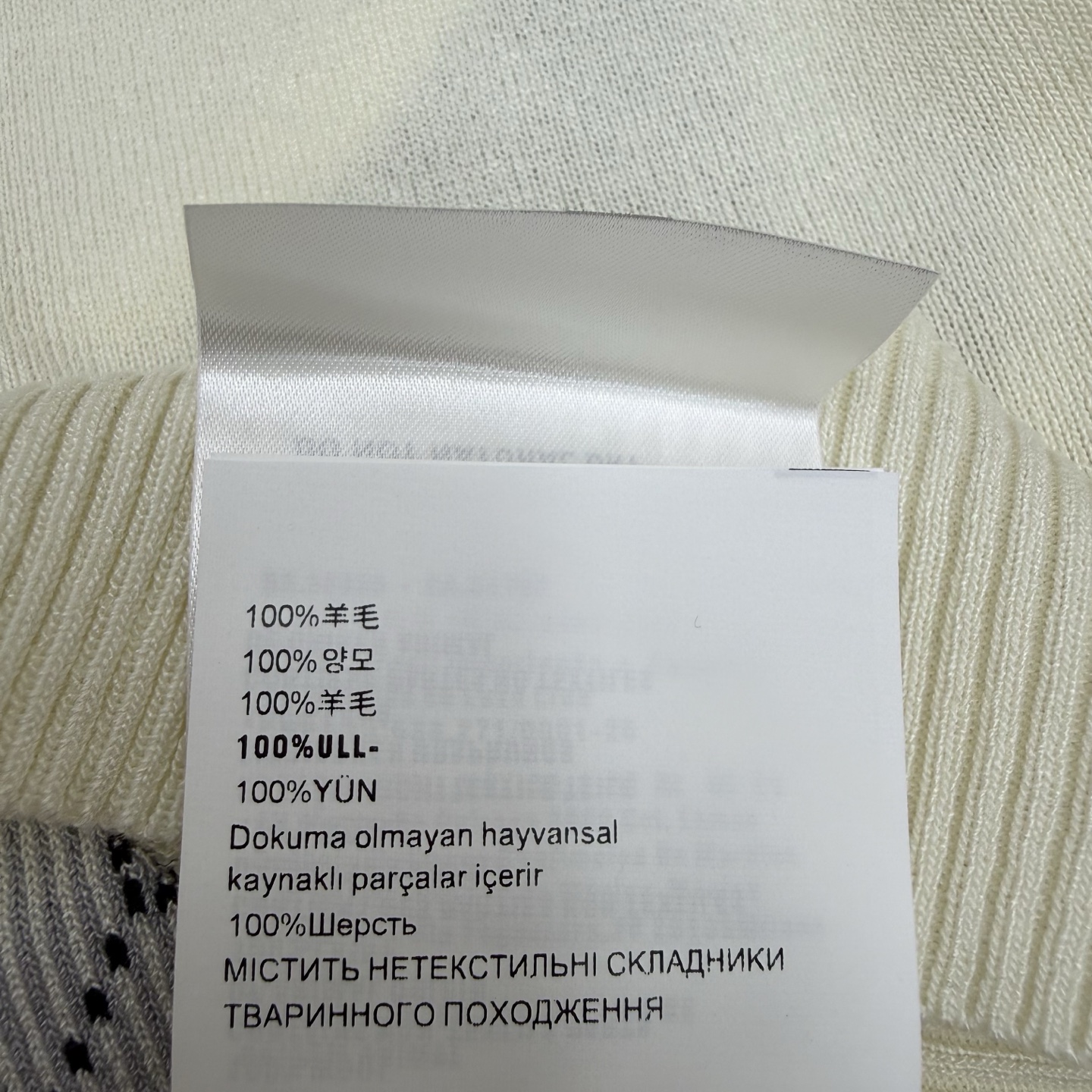 Miu家 26夏季新款 菱格泡泡短袖针织上衣，细腻亲肤针织面料，软糯透气不闷肤，经典竖排撞色菱格提花，复