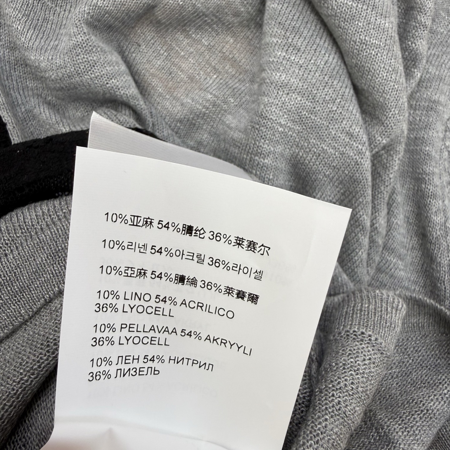 Miu家 26夏季新款 蕾丝假两件套上衣，面料软糯亲肤纯棉面料，透气舒适不闷汗，拼接V领花卉蕾丝马甲，精
