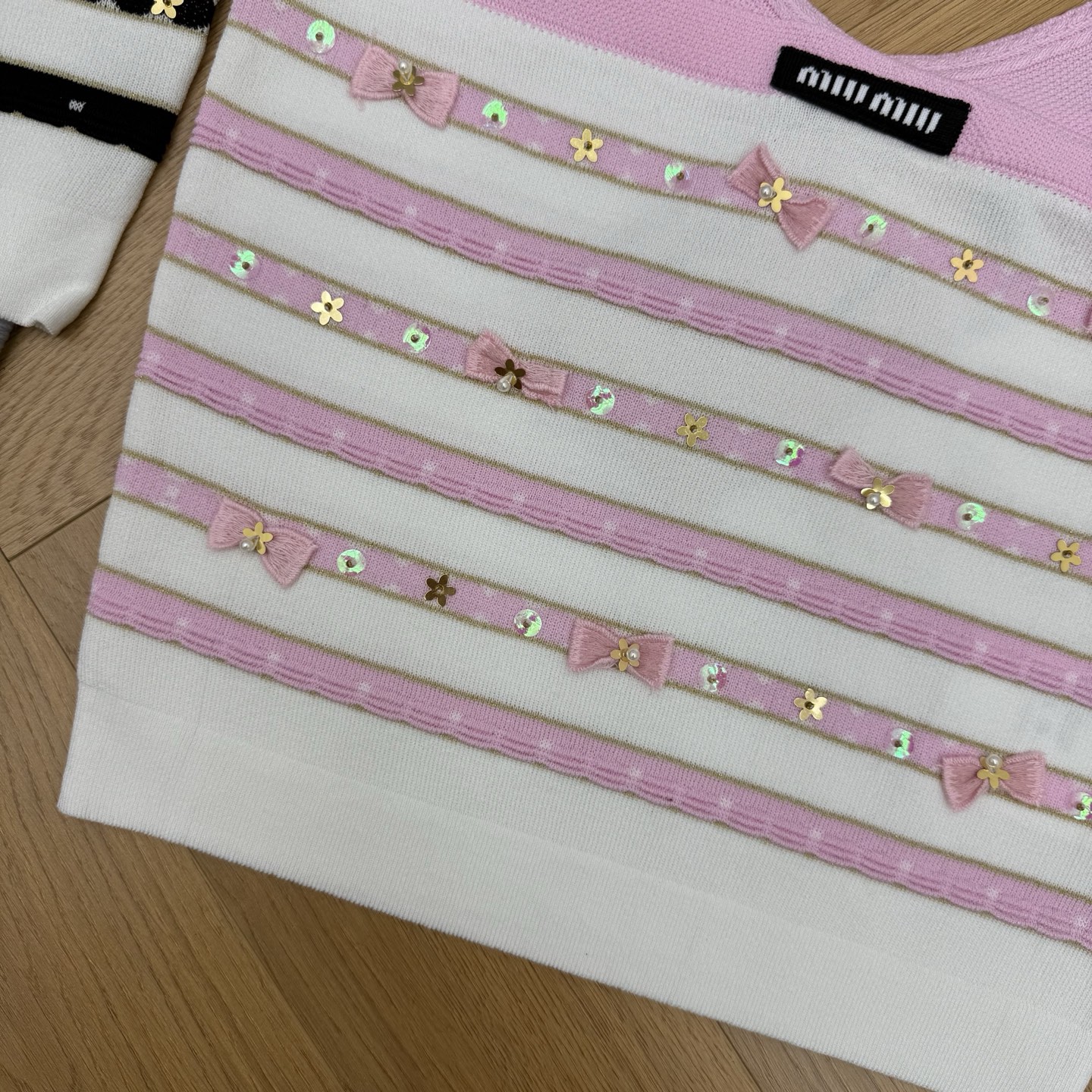 Miu家 26夏季新款 条纹针织吊带上衣，软糯透气针织面料，弹力贴身不闷肤，夏天单穿、外搭衬衫都适配，V