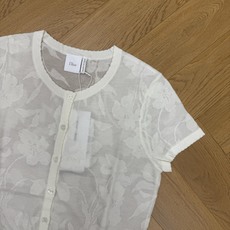 D家 26夏季新款 浮雕提花短袖针织开衫🍃甄选轻薄透气针织纱线,自带微透朦胧肌理,夏日防晒不闷热,柔软亲 D家 26夏季新款 浮雕提花短袖针织开衫🍃甄选轻薄透气针织纱线,自带微透朦胧肌理,夏日防晒不闷热,柔软亲