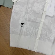 D家 26夏季新款 浮雕提花短袖针织开衫🍃甄选轻薄透气针织纱线,自带微透朦胧肌理,夏日防晒不闷热,柔软亲 D家 26夏季新款 浮雕提花短袖针织开衫🍃甄选轻薄透气针织纱线,自带微透朦胧肌理,夏日防晒不闷热,柔软亲