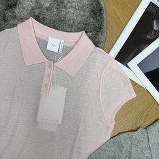 D家 26夏季新款 针织Polo短袖上衣,甄选超细透气针织纱线,自带微透肌理,轻盈无负重感,夏日防晒不闷 D家 26夏季新款 针织Polo短袖上衣,甄选超细透气针织纱线,自带微透肌理,轻盈无负重感,夏日防晒不闷