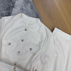 Self家 26夏季新款 工装立领半身裙套装 透气亚麻面料,面料轻薄垂顺,透气不闷汗,夏日通勤无负担,中 Self家 26夏季新款 工装立领半身裙套装 透气亚麻面料,面料轻薄垂顺,透气不闷汗,夏日通勤无负担,中