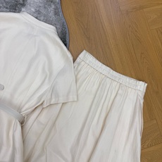 Self家 26夏季新款 工装立领半身裙套装 透气亚麻面料,面料轻薄垂顺,透气不闷汗,夏日通勤无负担,中 Self家 26夏季新款 工装立领半身裙套装 透气亚麻面料,面料轻薄垂顺,透气不闷汗,夏日通勤无负担,中