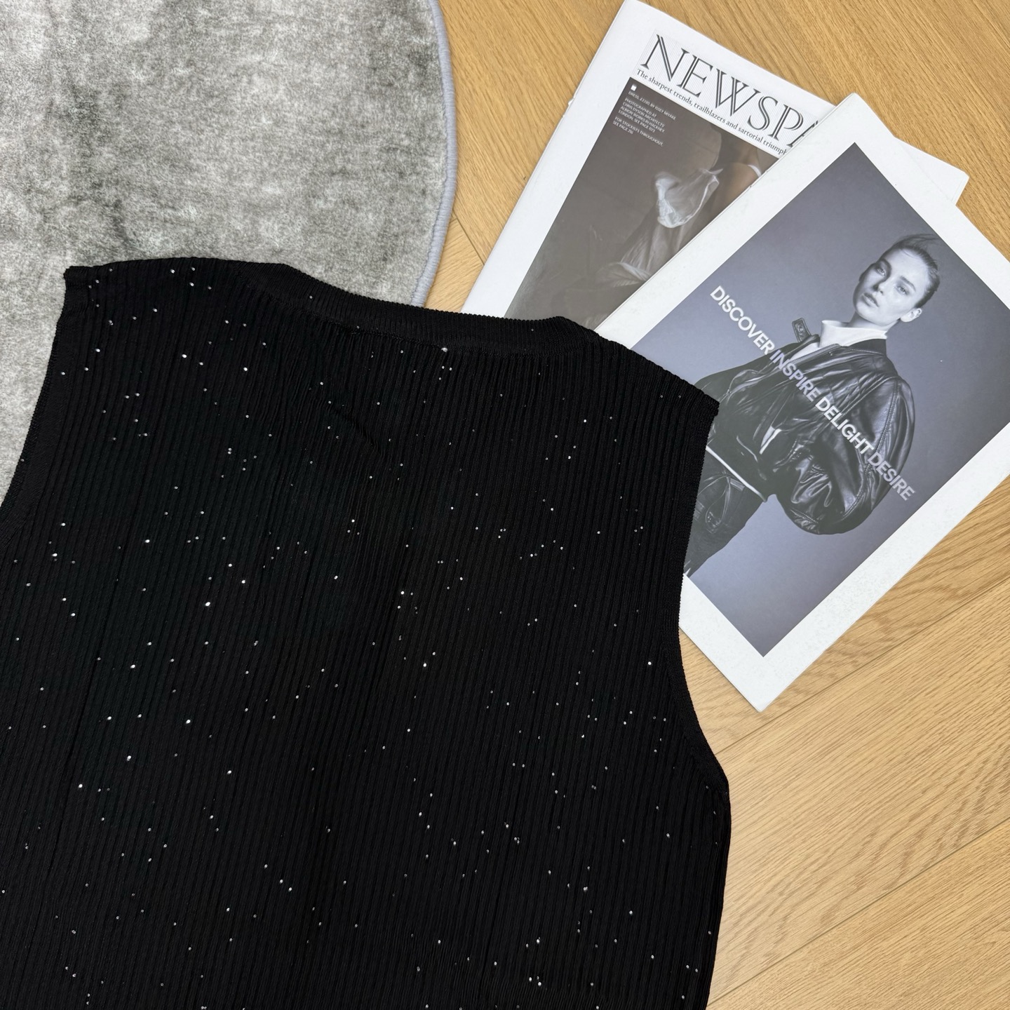 小香家 26夏季新款 星空烫钻针织背心 冰丝坑条针织面料，柔软冰爽透气，夏日内搭外穿都适配，通体细碎满天