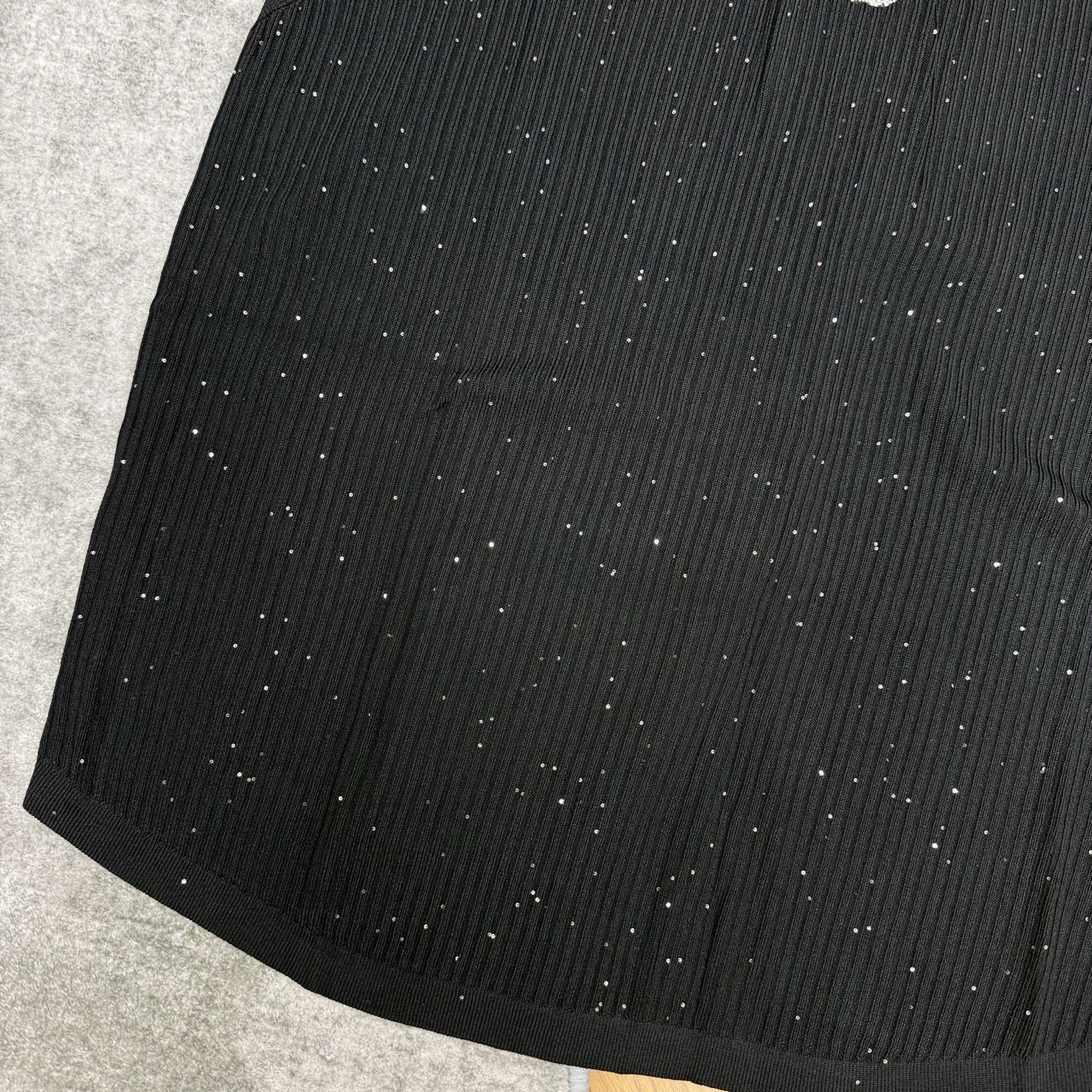 小香家 26夏季新款 星空烫钻针织背心 冰丝坑条针织面料，柔软冰爽透气，夏日内搭外穿都适配，通体细碎满天