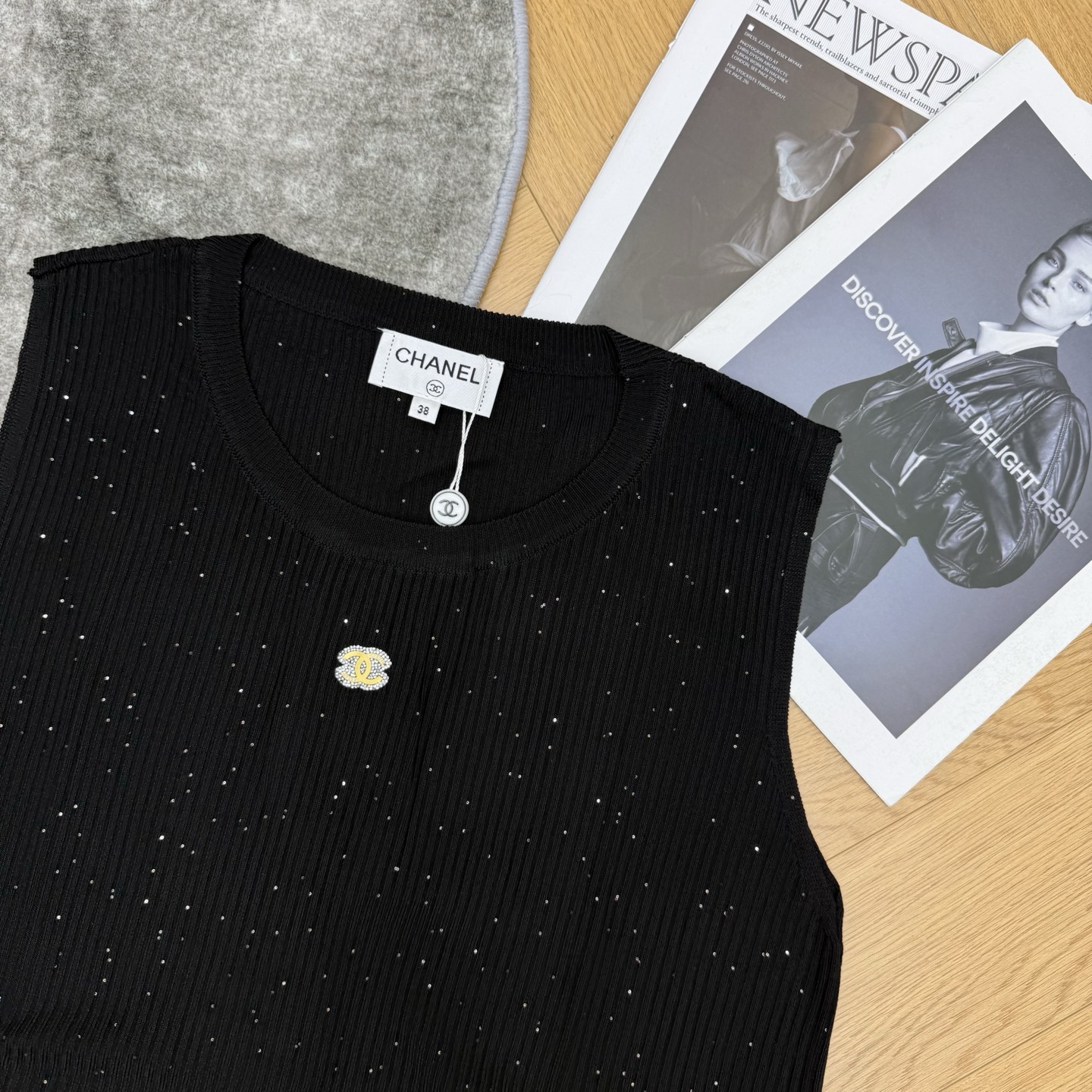 小香家 26夏季新款 星空烫钻针织背心 冰丝坑条针织面料，柔软冰爽透气，夏日内搭外穿都适配，通体细碎满天