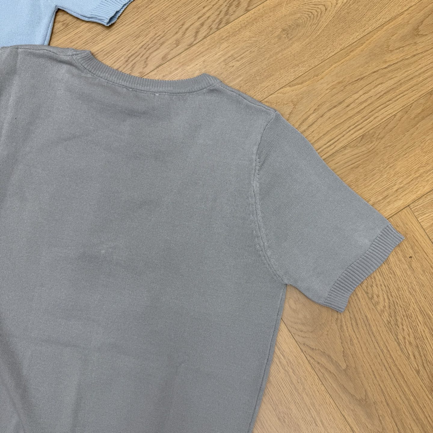 小香家 26夏季新款 山茶花刺绣短袖针织衫 细腻冰丝针织面料，柔软亲肤透气，夏日穿着清爽不闷，垂坠感佳不