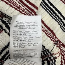 V家 26夏季新款 翻领条纹无袖针织马甲 竖坑条针织面料,软糯弹力亲肤,透气不闷身,肌理修身显瘦,撞色多 V家 26夏季新款 翻领条纹无袖针织马甲 竖坑条针织面料,软糯弹力亲肤,透气不闷身,肌理修身显瘦,撞色多