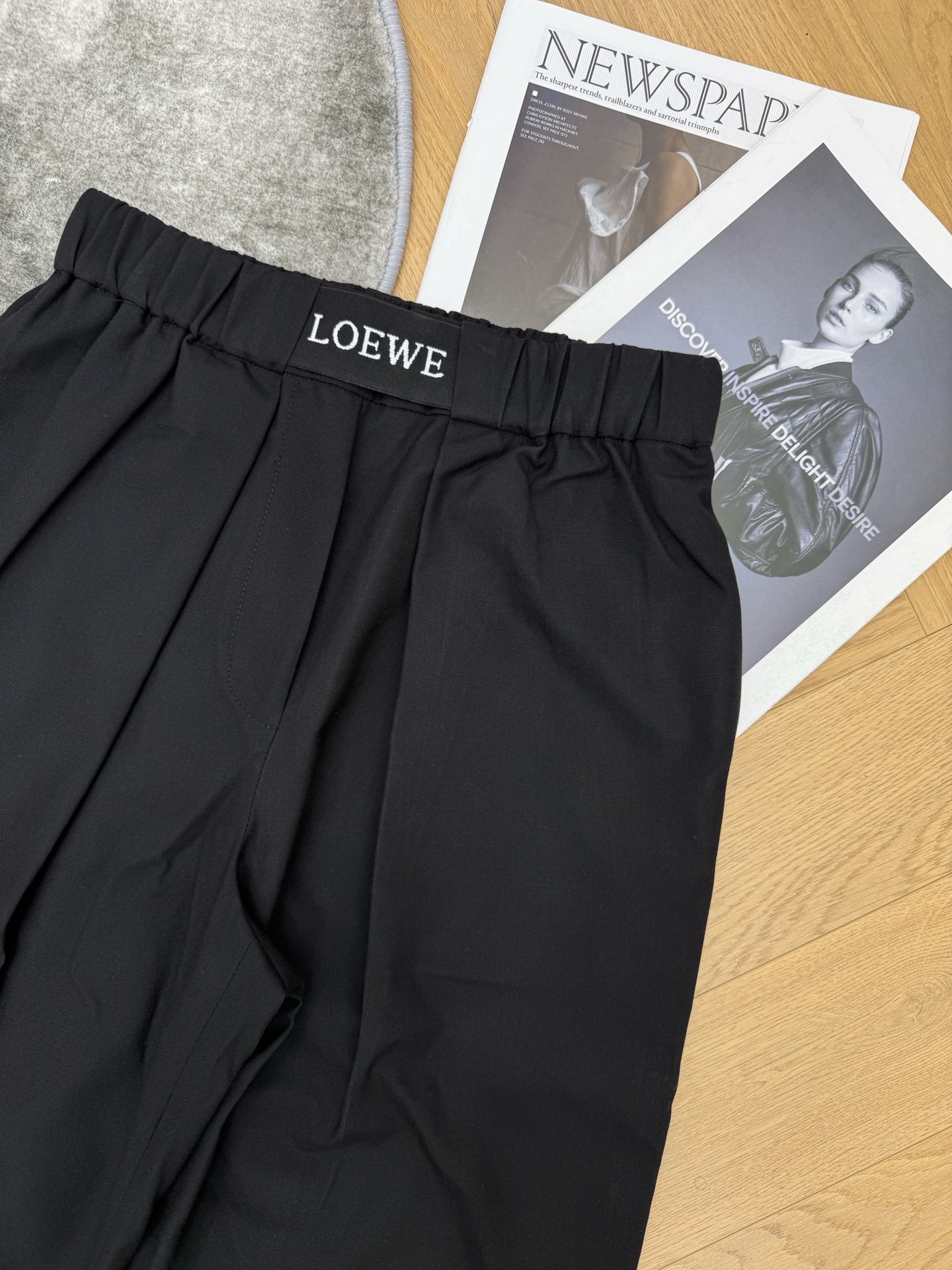 LW家 26夏季新款 松紧腰阔腿西裤 腰头品牌织标logo精致辨识度拉满 半松紧设计包容各种腰围 穿脱无