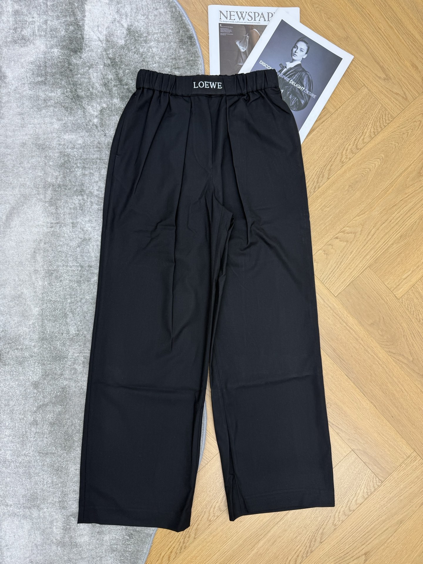 LW家 26夏季新款 松紧腰阔腿西裤 腰头品牌织标logo精致辨识度拉满 半松紧设计包容各种腰围 穿脱无
