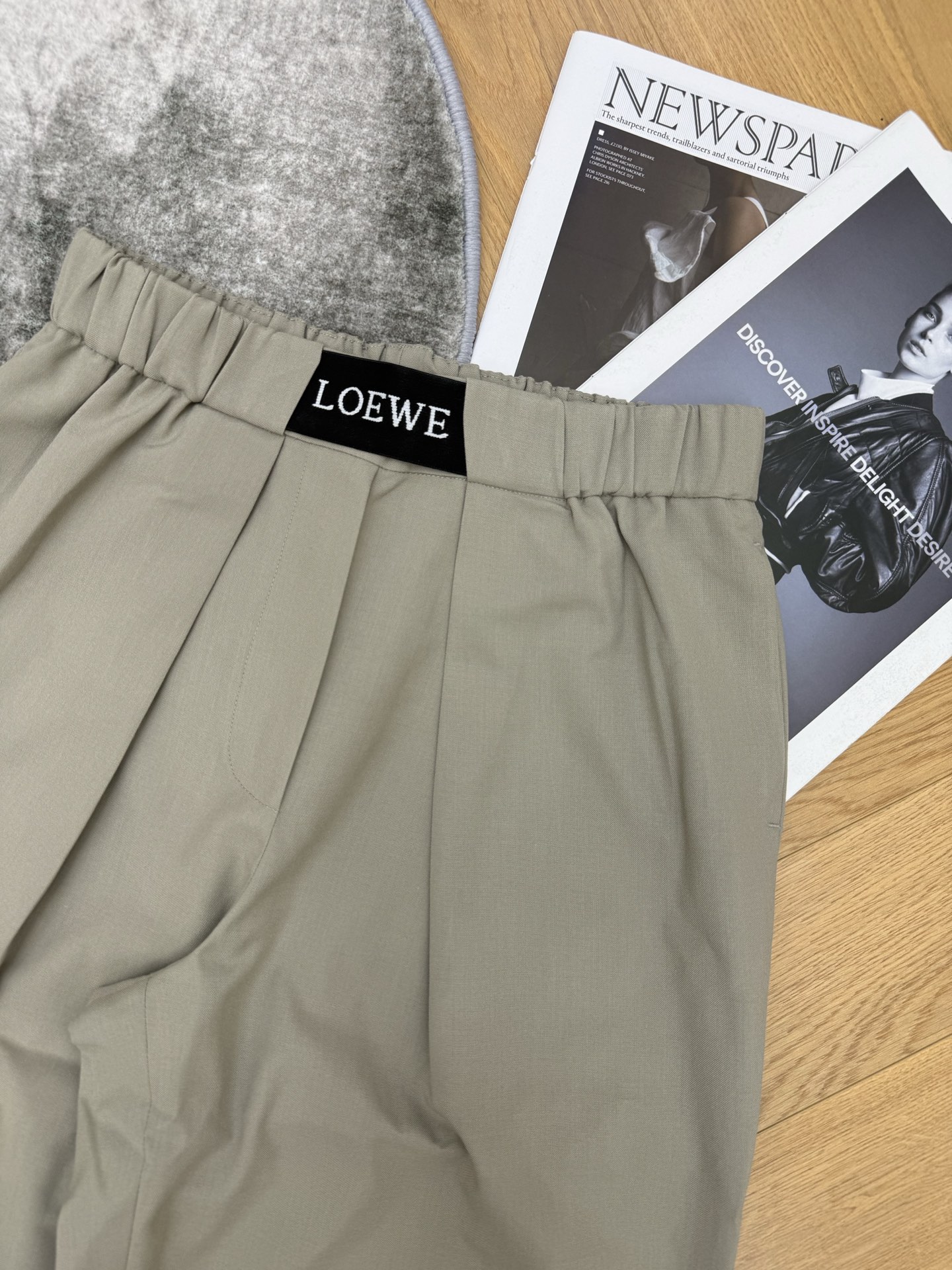 LW家 26夏季新款 松紧腰阔腿西裤 腰头品牌织标logo精致辨识度拉满 半松紧设计包容各种腰围 穿脱无