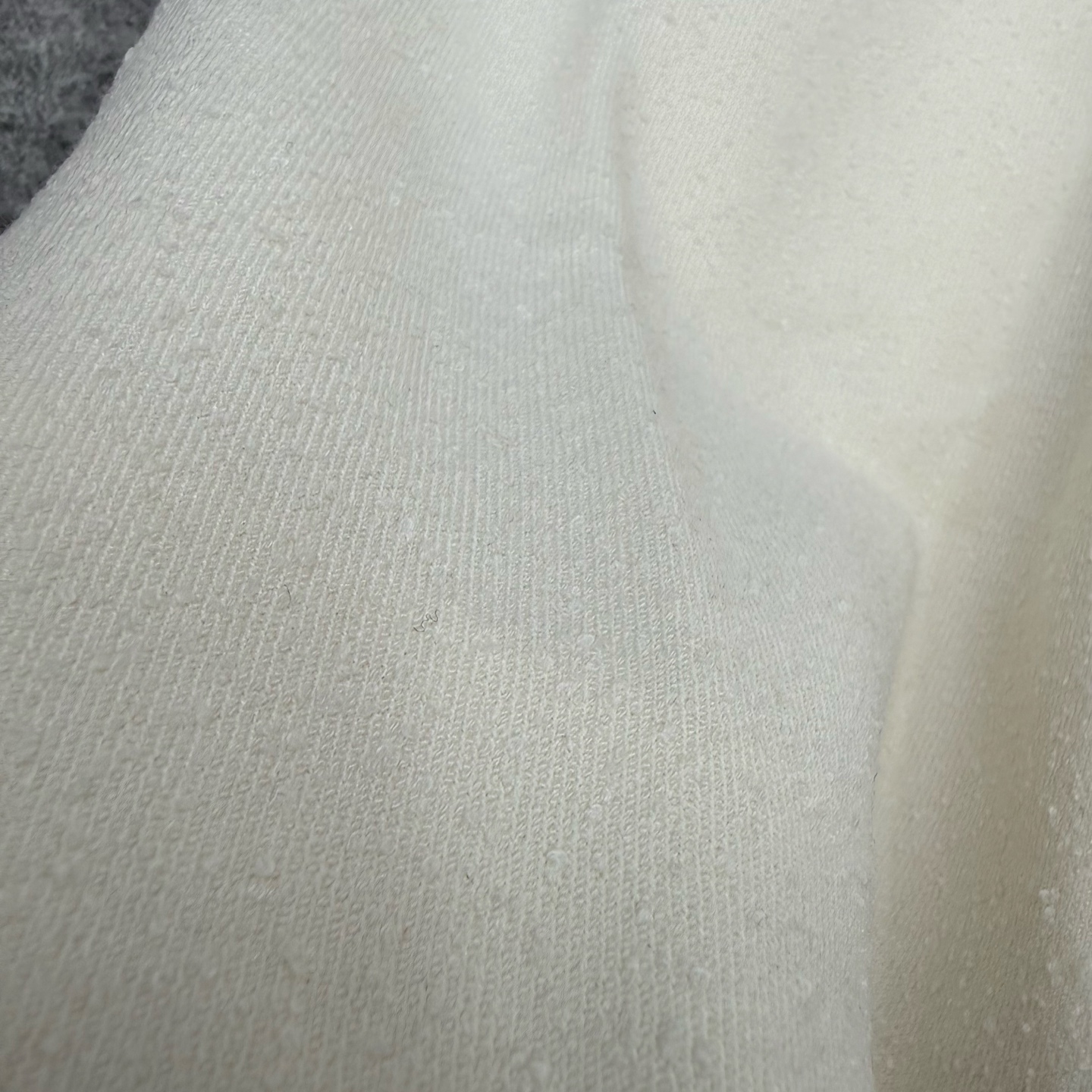 D家 26夏季新款 高腰半身短裙 前排复古金色圆扣精致大气 肌理粗花呢面料扎实有质感 高腰剪裁收拢腰身 