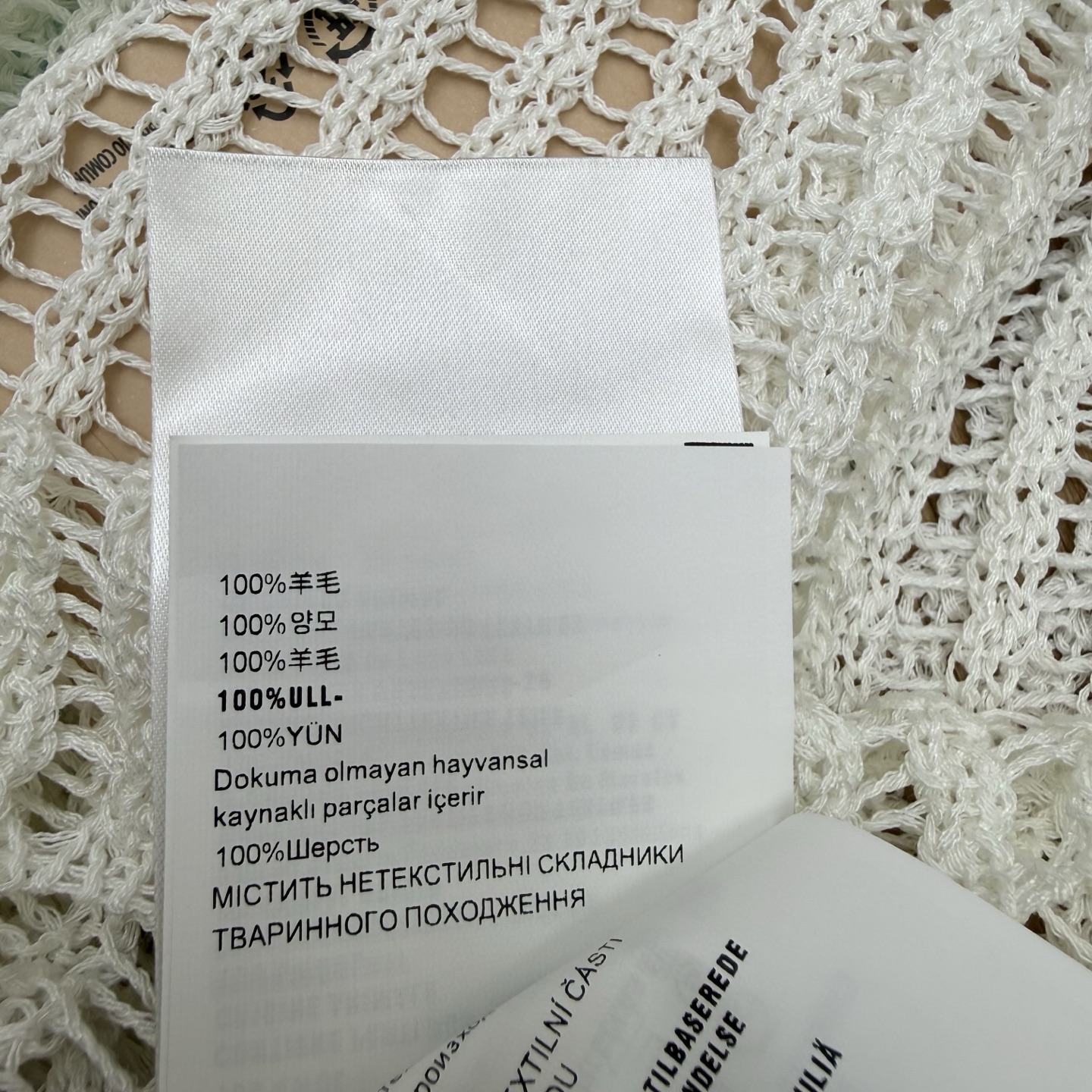 Miu家 26夏季新款 镂空网眼针织开衫，通体镂空大网眼针织，透气轻盈，夏日防晒不闷，度假氛围感拉满，简