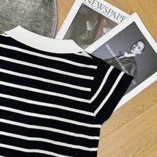 小香家 26夏季新款 经典黑白条纹Polo针织短袖,细腻透气针织面料,轻薄顺滑,夏日上身清爽不闷,亲肤无 小香家 26夏季新款 经典黑白条纹Polo针织短袖,细腻透气针织面料,轻薄顺滑,夏日上身清爽不闷,亲肤无