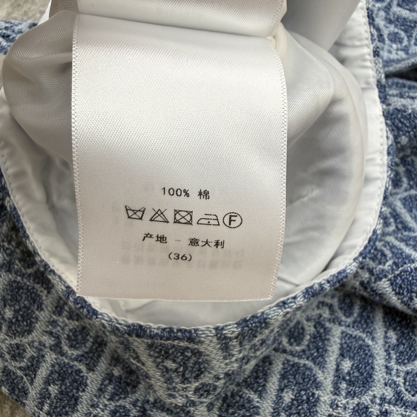D家 26早秋新款 YB蓝色老花短裙 牛仔肌理棉质面料质感扎实 满印经典提花复古时髦 高腰版型拉长腿部线