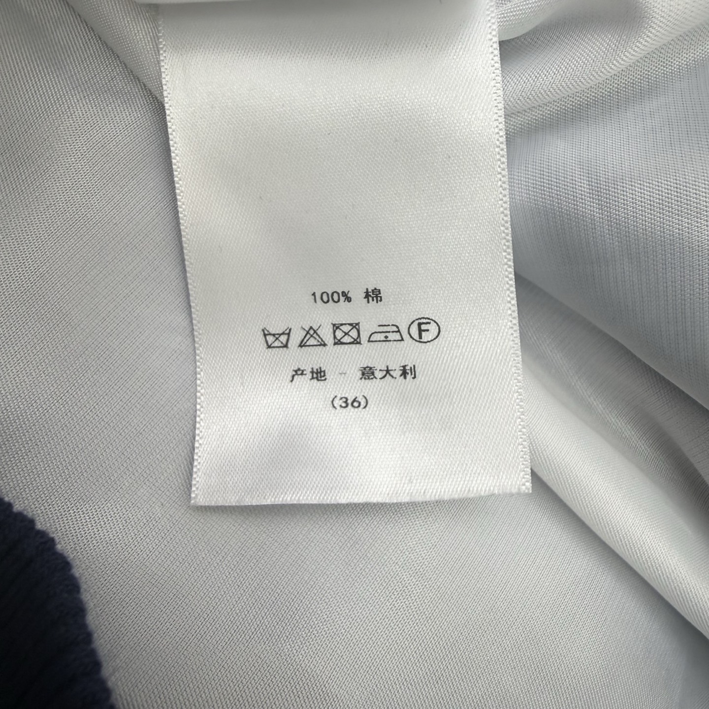 D家 26早秋新款 YB蓝色老花翻领夹克 牛仔质感面料棉质自带肌理感 辨识度拉满 利落翻领搭配居中金属拉