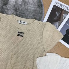 Miu家 26夏季新款 镂空小飞袖针织短袖,透气网眼镂空针织面料,轻薄不闷,自带空气感,夏日单穿清爽不粘 Miu家 26夏季新款 镂空小飞袖针织短袖,透气网眼镂空针织面料,轻薄不闷,自带空气感,夏日单穿清爽不粘
