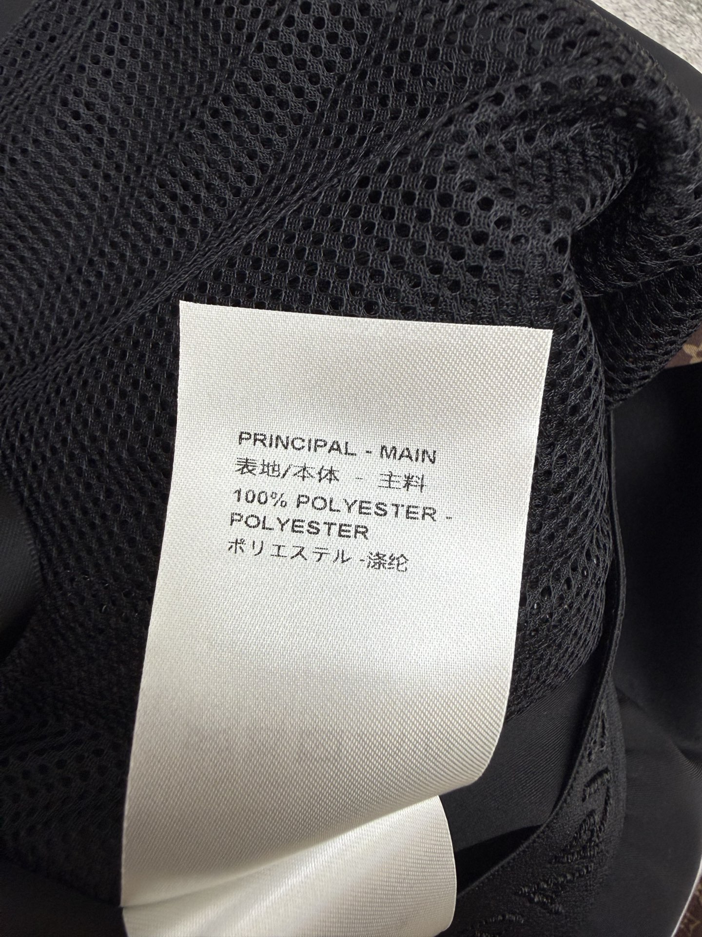 L家 26早秋新款 高腰微喇休闲裤 垂感顺滑面料自带飘逸质感 高腰松紧腰头搭配压印字母标识 舒适不勒腰 