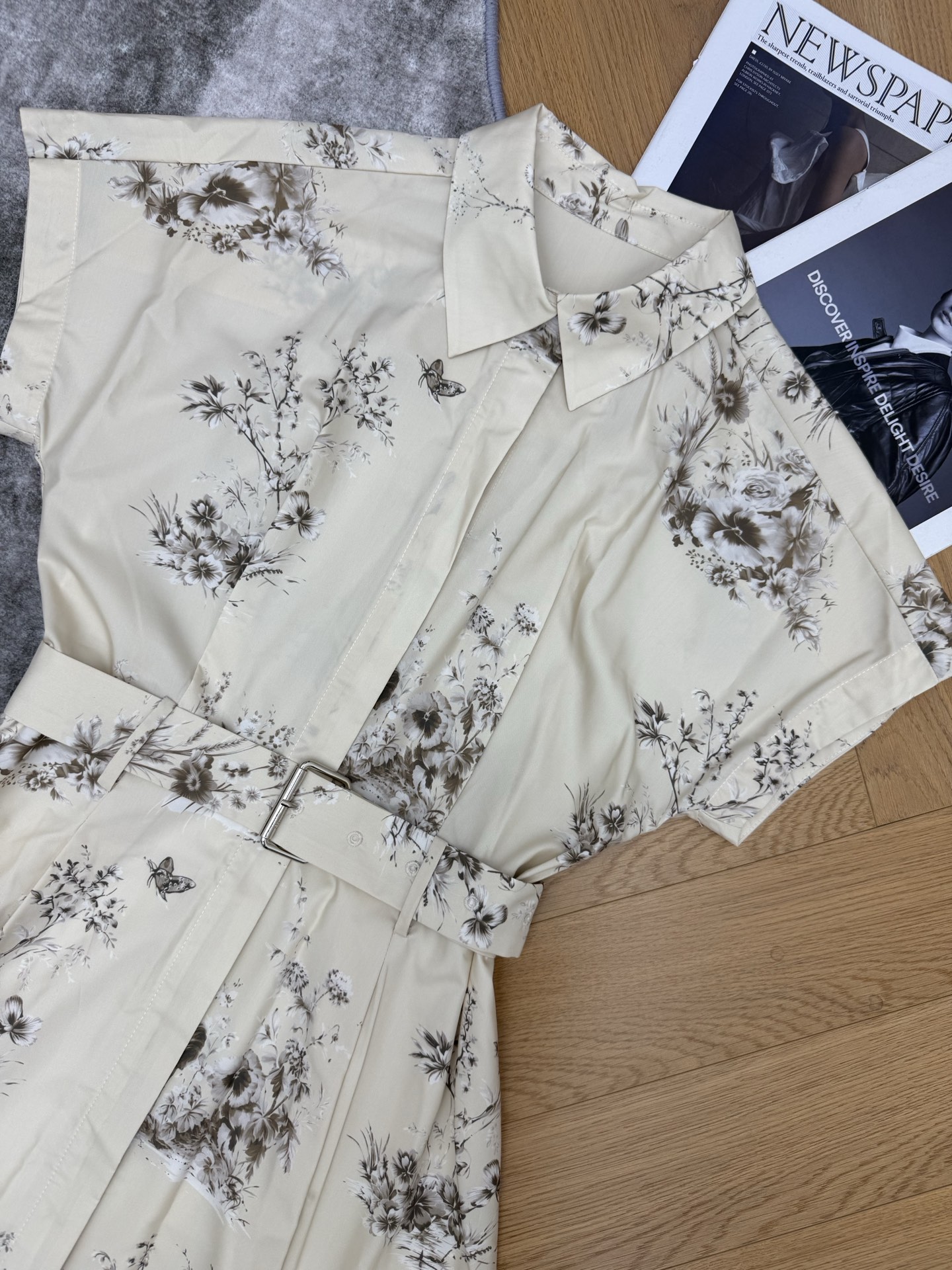 D家 2026早秋新款 水墨花鸟印花衬式连衣裙 新中式水墨花鸟印花连衣裙 将东方雅致意境融入简约衬衫版型