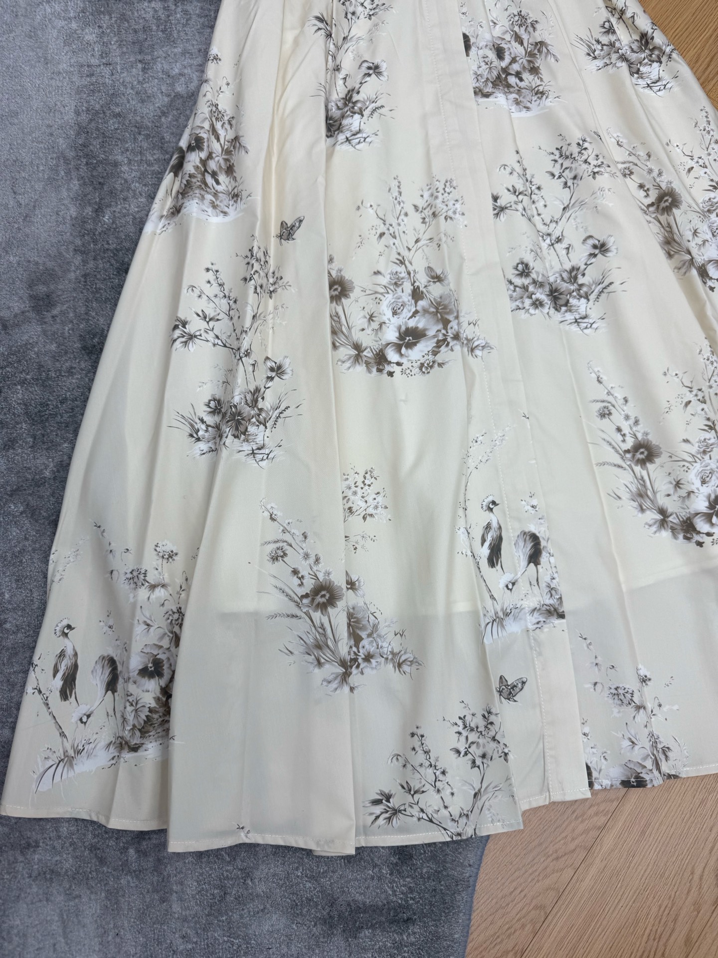D家 2026早秋新款 水墨花鸟印花衬式连衣裙 新中式水墨花鸟印花连衣裙 将东方雅致意境融入简约衬衫版型