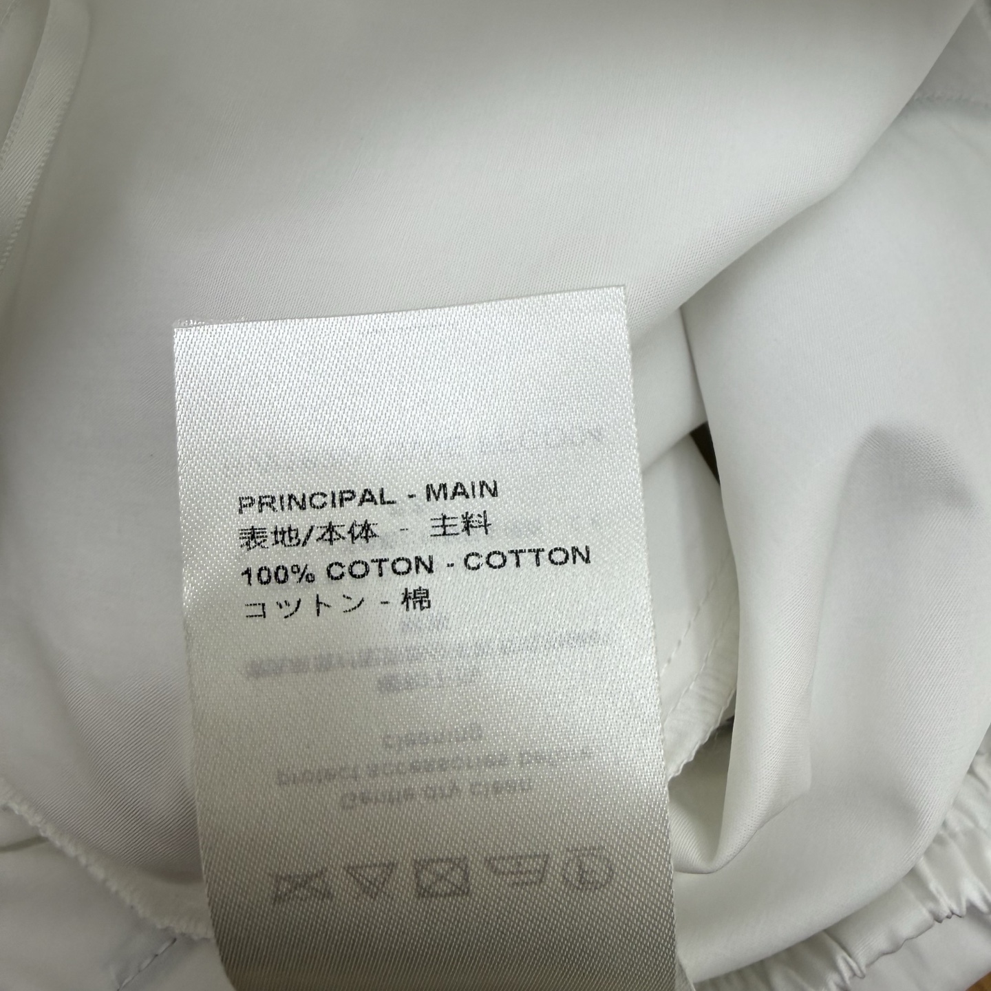 L家 26早秋新款 白色高腰抽绳短裤 采用高品质棉面料 松紧腰头搭配系带设计 包容各种腰围 口袋与裤脚环