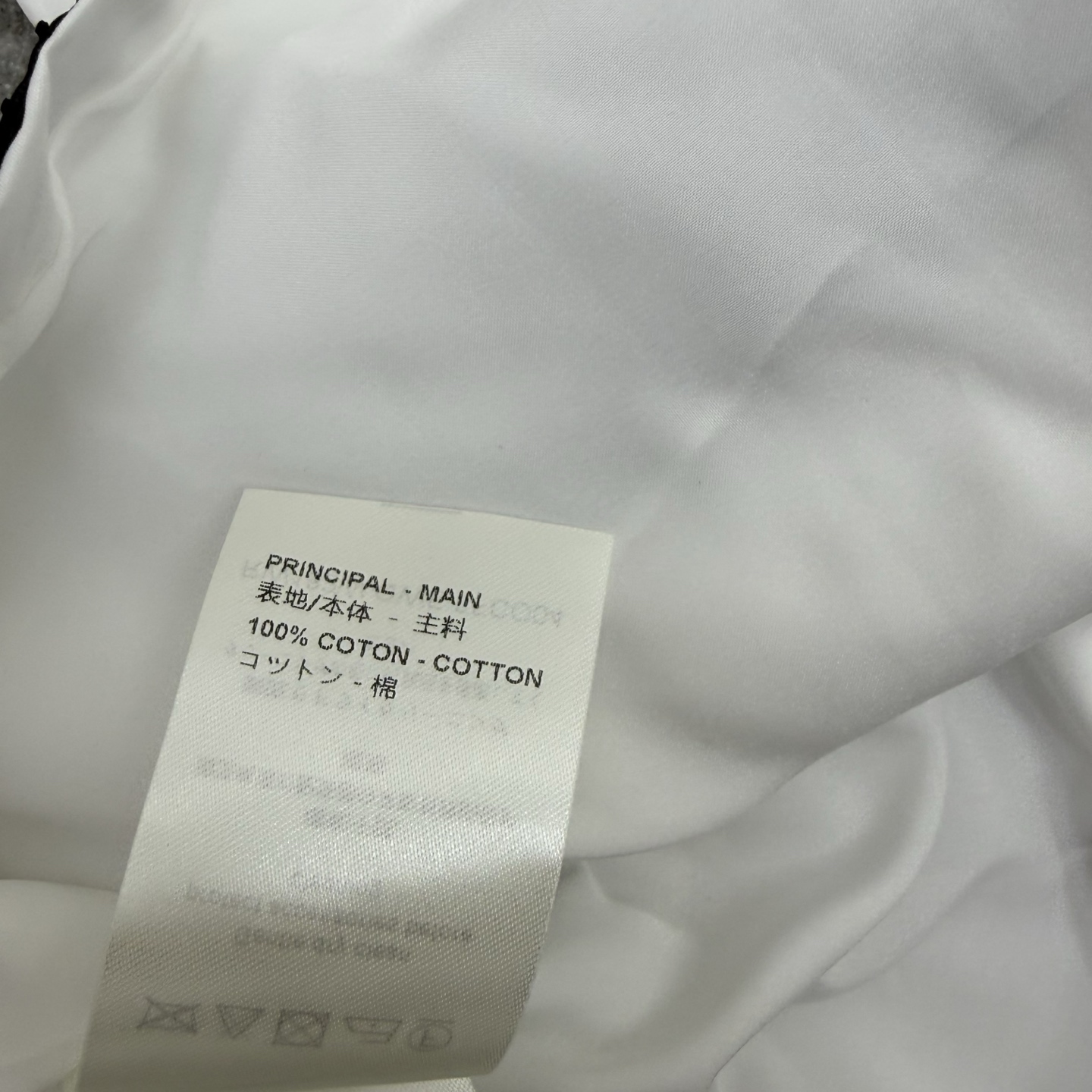 L家 26早秋新款 撞色无袖上衣 采用高品质棉面料 挺括有型 利落方领搭配细密黑色花边设计 层层横向黑色
