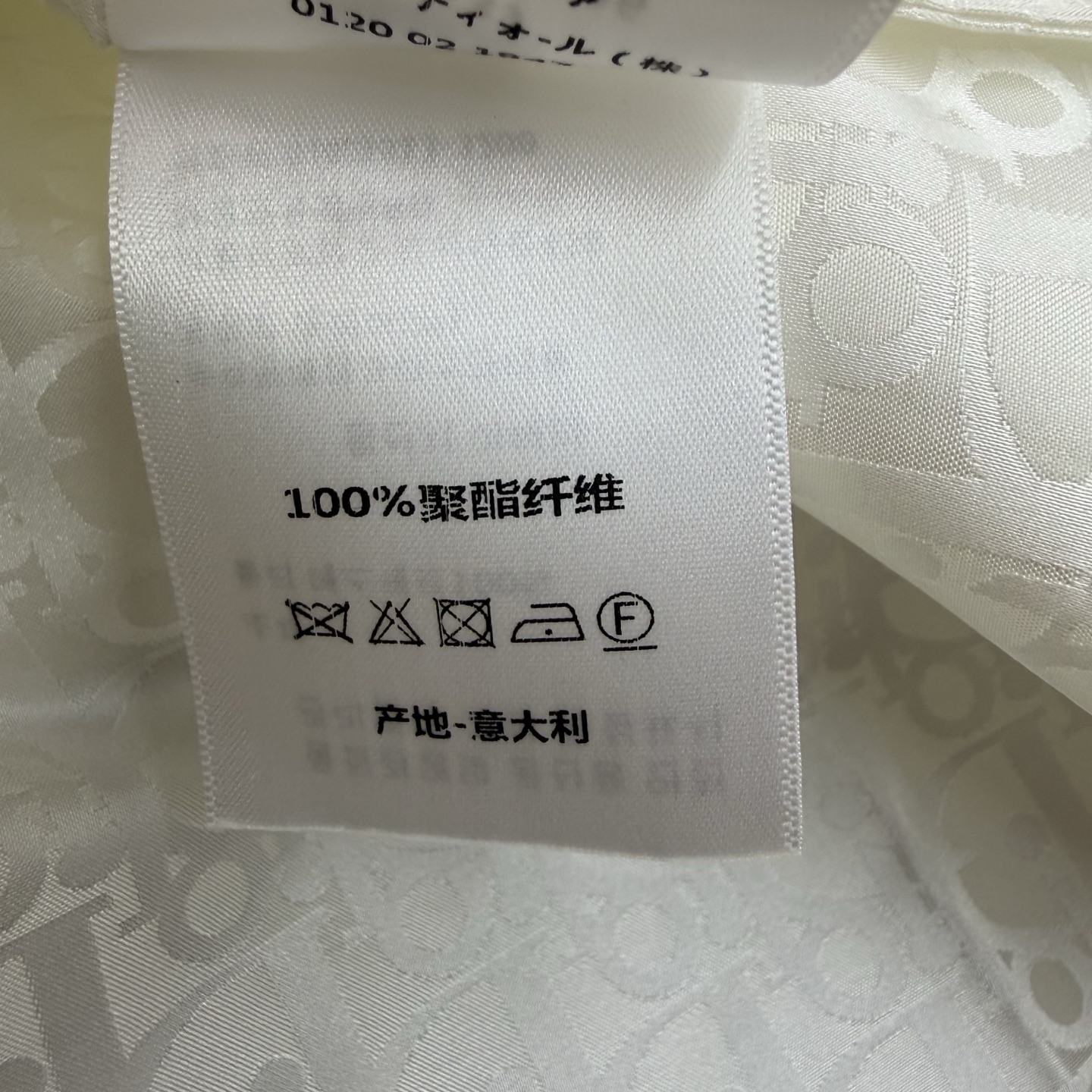 D家 26早秋新款 提花收腰连衣裙 面料轻薄透气 暗纹提花低调高级 前中拉链穿脱便捷 腰间抽绳自由收束腰线 轻松打造黄金