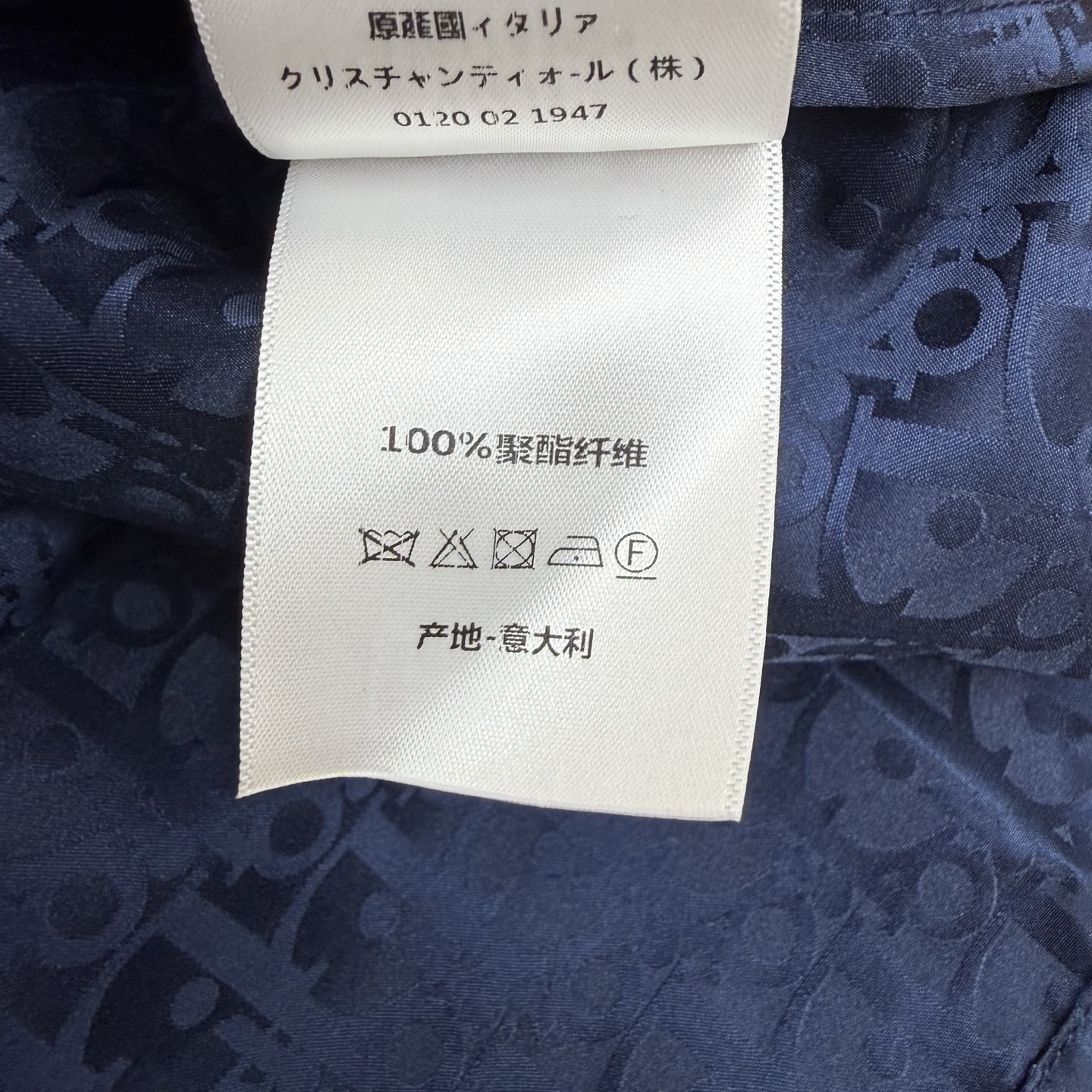 D家 26早秋新款 提花收腰连衣裙 面料轻薄透气 暗纹提花低调高级 前中拉链穿脱便捷 腰间抽绳自由收束腰线 轻松打造黄金