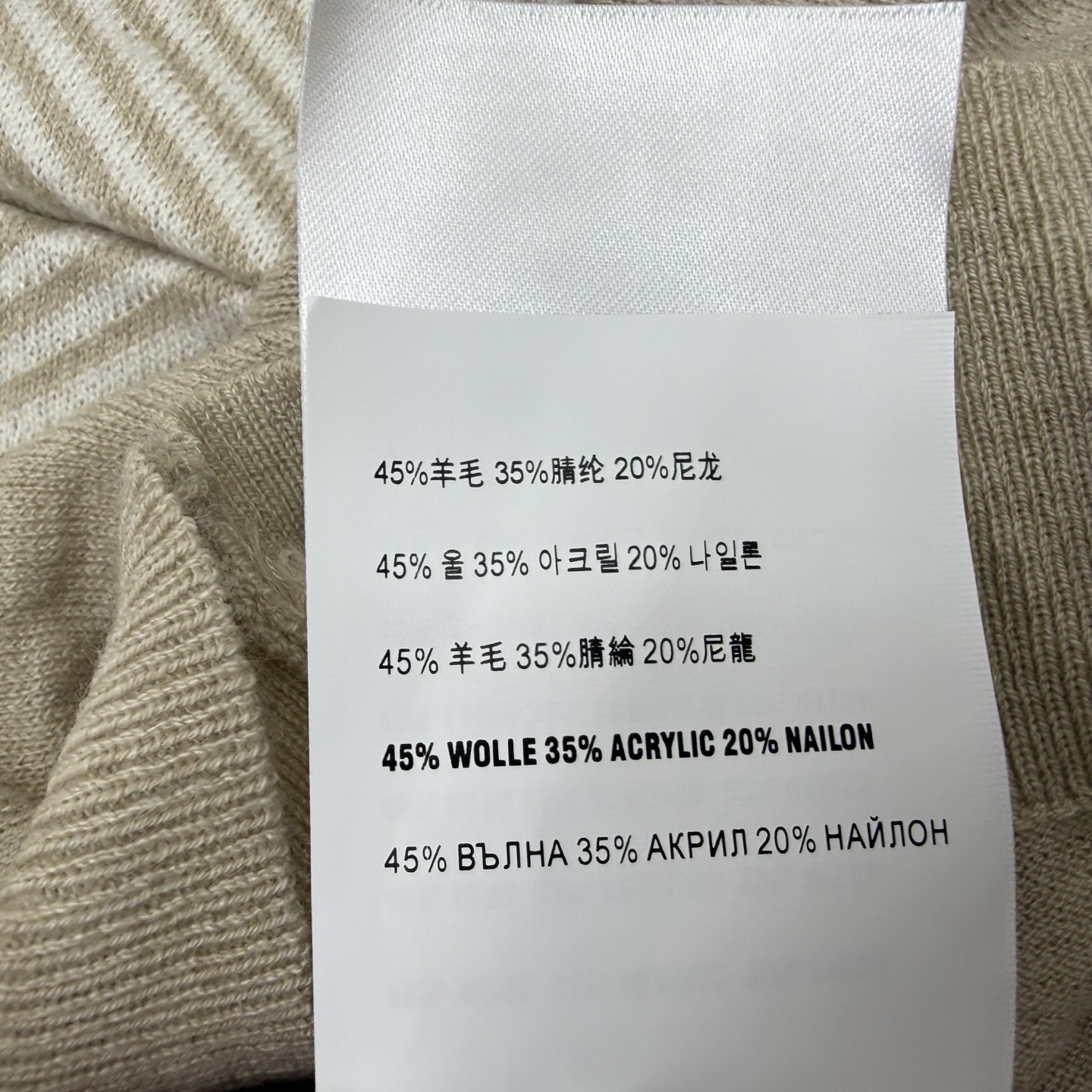 Miu家 26早秋新款 针织可卸披肩+开衫，细腻亲肤针织面料，上身轻盈不压身，圆领+小字母标低调轻奢，可拆卸条纹披肩，一