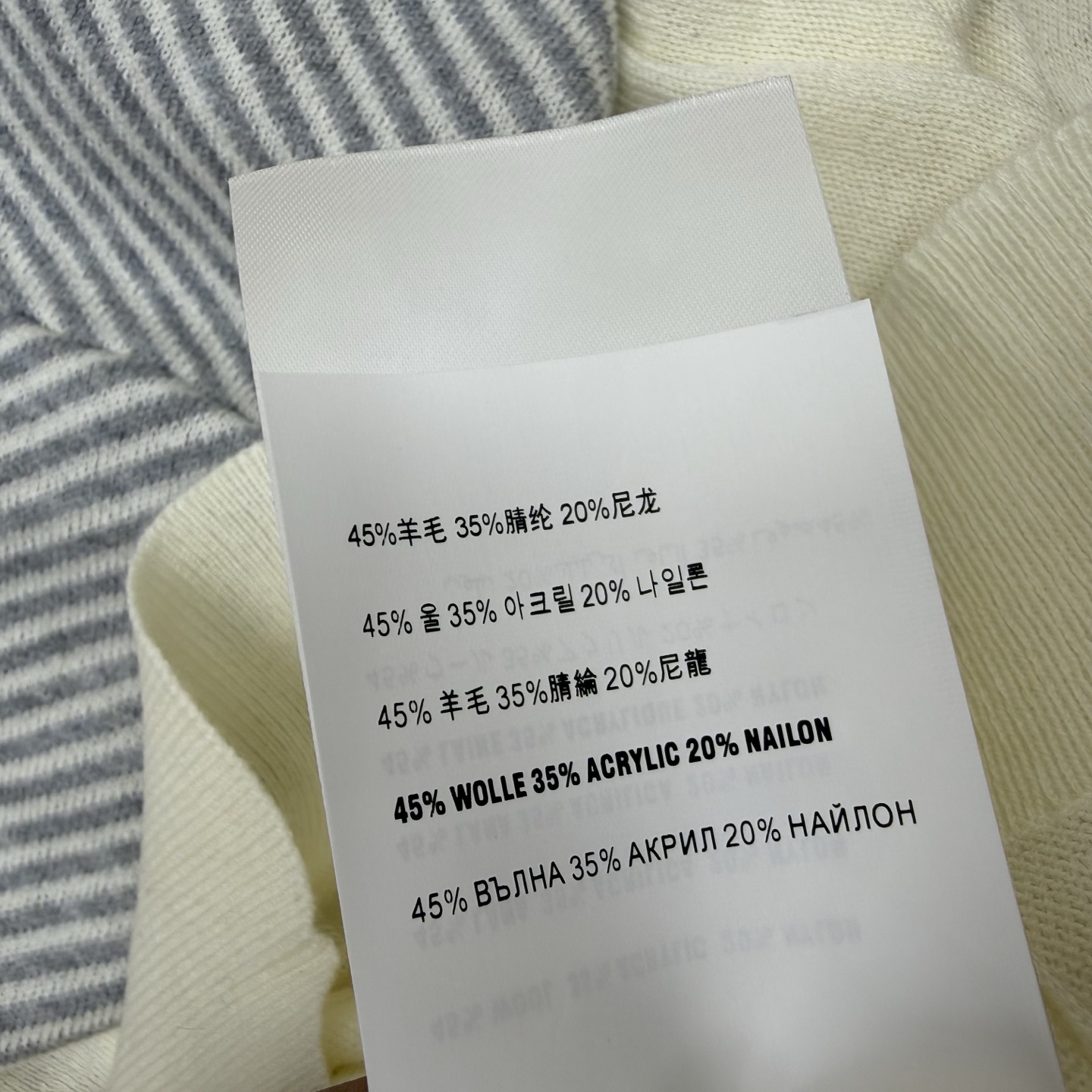 Miu家 26早秋新款 针织可卸披肩+开衫，细腻亲肤针织面料，上身轻盈不压身，圆领+小字母标低调轻奢，可拆卸条纹披肩，一
