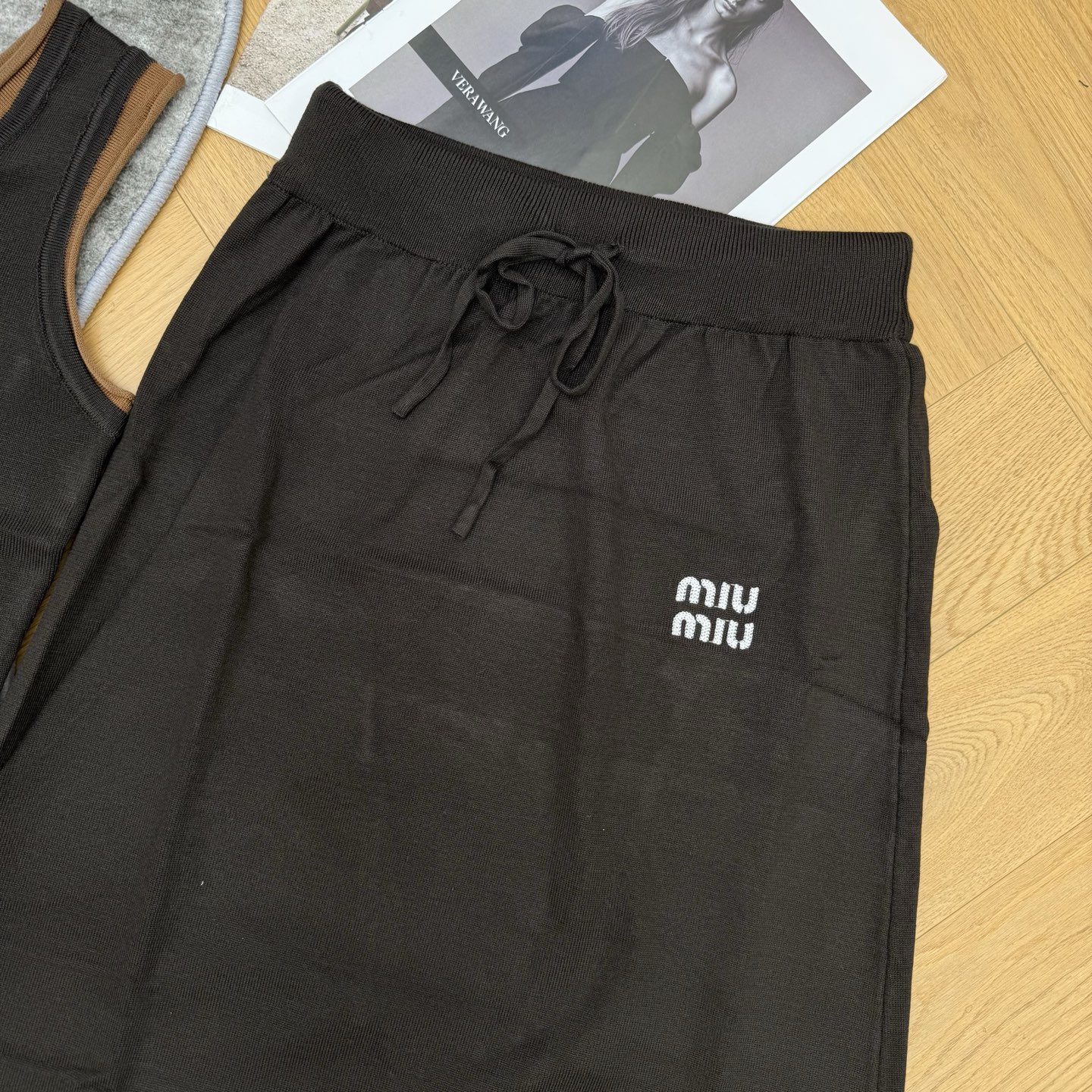 Miu家 26早秋新款 撞色背心半裙两件套✨松弛感懒人穿搭，软糯透气针织面料，亲肤舒适日常无负担，撞色包边背心+抽绳直筒