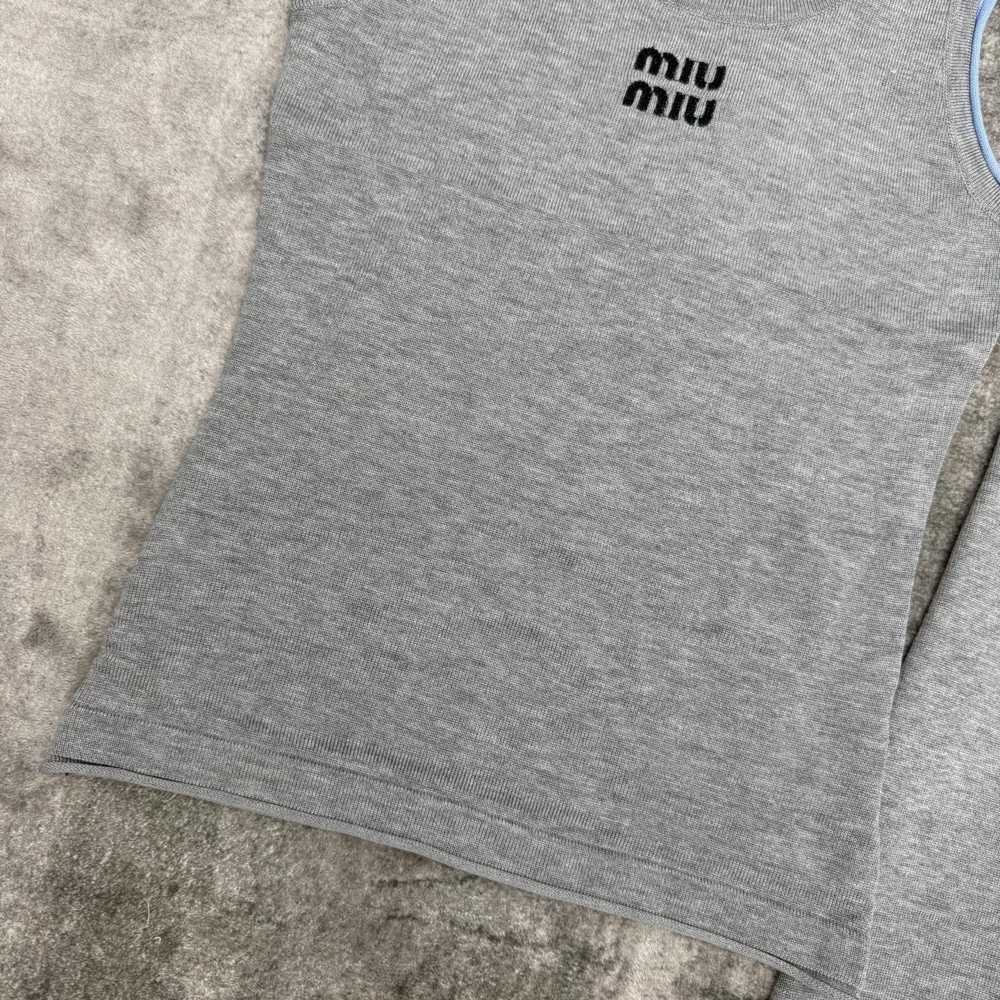 Miu家 26早秋新款 撞色背心半裙两件套✨松弛感懒人穿搭,软糯透气针织面料,亲肤舒适日常无负担,撞色包边背心+抽绳直筒 Miu家 26早秋新款 撞色背心半裙两件套✨松弛感懒人穿搭,软糯透气针织面料,亲肤舒适日常无负担,撞色包边背心+抽绳直筒