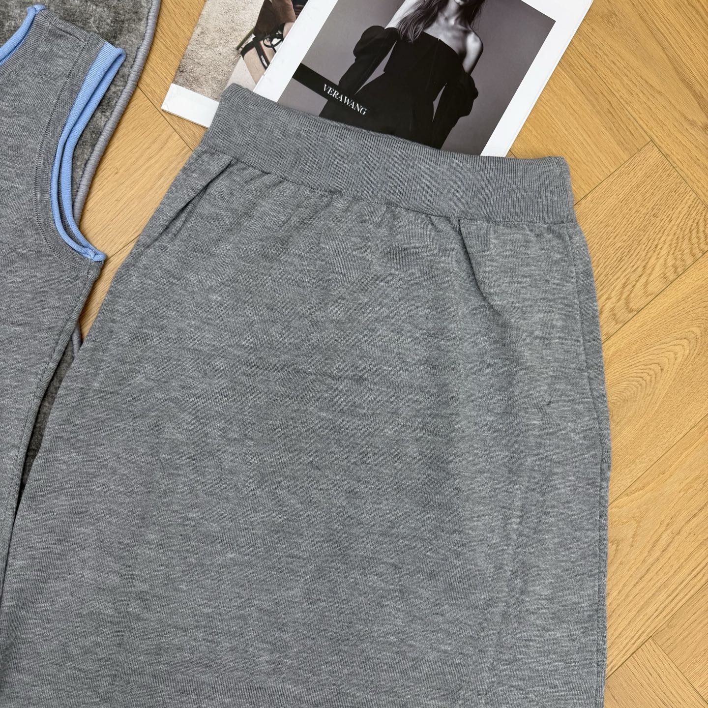 Miu家 26早秋新款 撞色背心半裙两件套✨松弛感懒人穿搭,软糯透气针织面料,亲肤舒适日常无负担,撞色包边背心+抽绳直筒 Miu家 26早秋新款 撞色背心半裙两件套✨松弛感懒人穿搭,软糯透气针织面料,亲肤舒适日常无负担,撞色包边背心+抽绳直筒