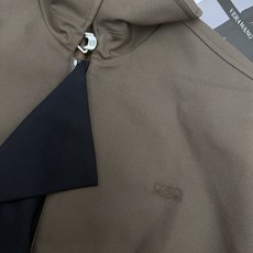 LW家 26早秋新款 撞色翻领夹克外套 门襟撞色领带设计独具巧思 提升造型层次感 宽松版型休闲大气 下摆松紧收口优化身材 LW家 26早秋新款 撞色翻领夹克外套 门襟撞色领带设计独具巧思 提升造型层次感 宽松版型休闲大气 下摆松紧收口优化身材