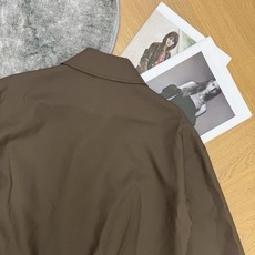 LW家 26早秋新款 撞色翻领夹克外套 门襟撞色领带设计独具巧思 提升造型层次感 宽松版型休闲大气 下摆松紧收口优化身材 LW家 26早秋新款 撞色翻领夹克外套 门襟撞色领带设计独具巧思 提升造型层次感 宽松版型休闲大气 下摆松紧收口优化身材