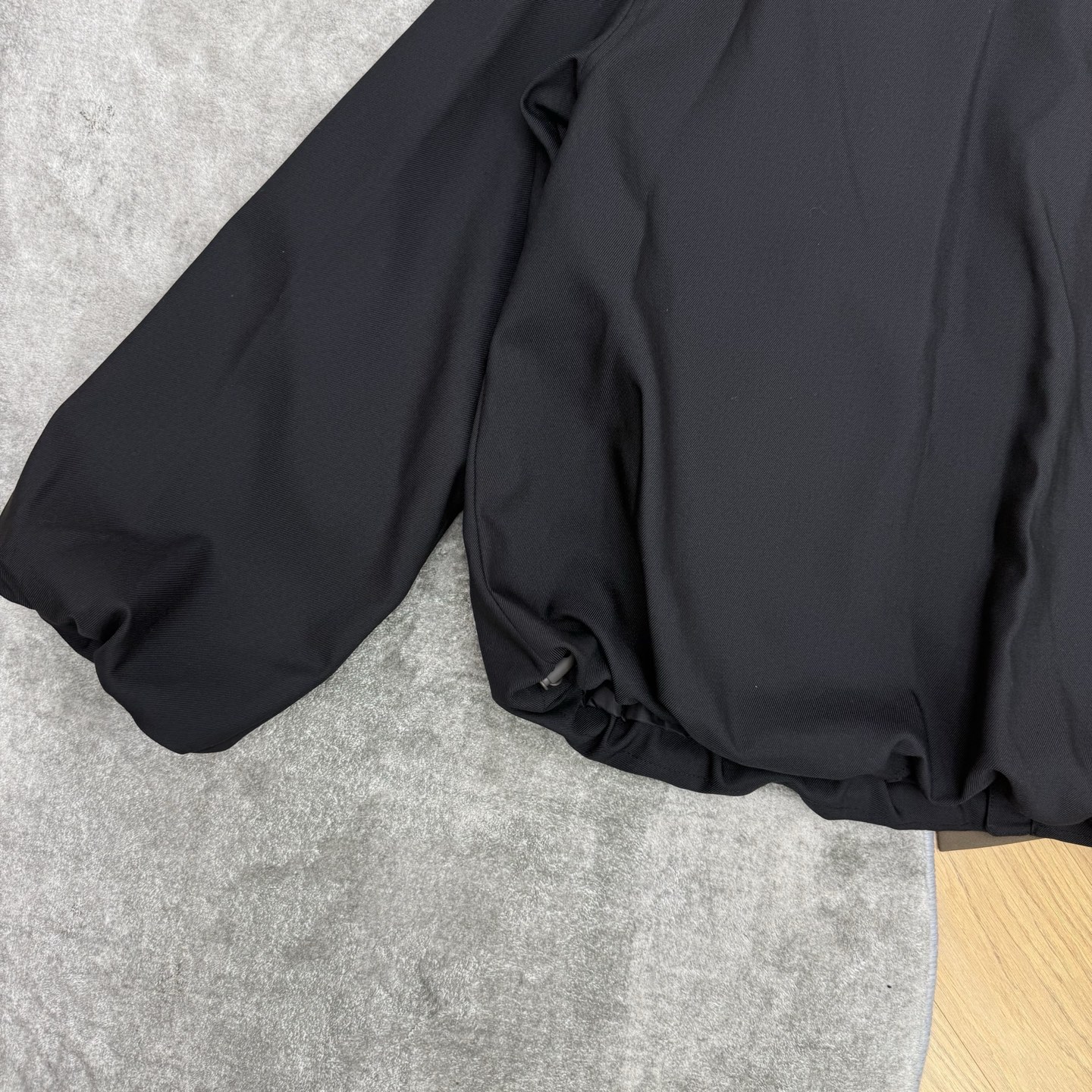 LW家 26早秋新款 撞色翻领夹克外套 门襟撞色领带设计独具巧思 提升造型层次感 宽松版型休闲大气 下摆松紧收口优化身材