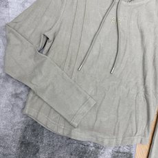 Miu家 26夏季新款 连帽休闲套装,柔糯亲肤针织面料,弹力舒适透气,短款分割线连帽上衣+高腰微喇长裤,精致小logo刺 Miu家 26夏季新款 连帽休闲套装,柔糯亲肤针织面料,弹力舒适透气,短款分割线连帽上衣+高腰微喇长裤,精致小logo刺